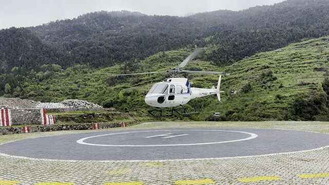 kedarnath-temple-helicoptor.jpg